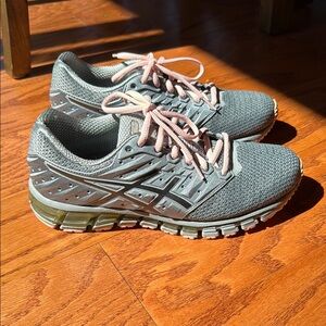 Women's Gray Athletic Shoes